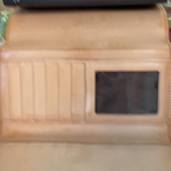 🎁PRICE REDUCED.COACH LEATHER SNAP WALLET PRELOVED CONDITION (FREE GIFT 🎁 - Picture 2 of 7